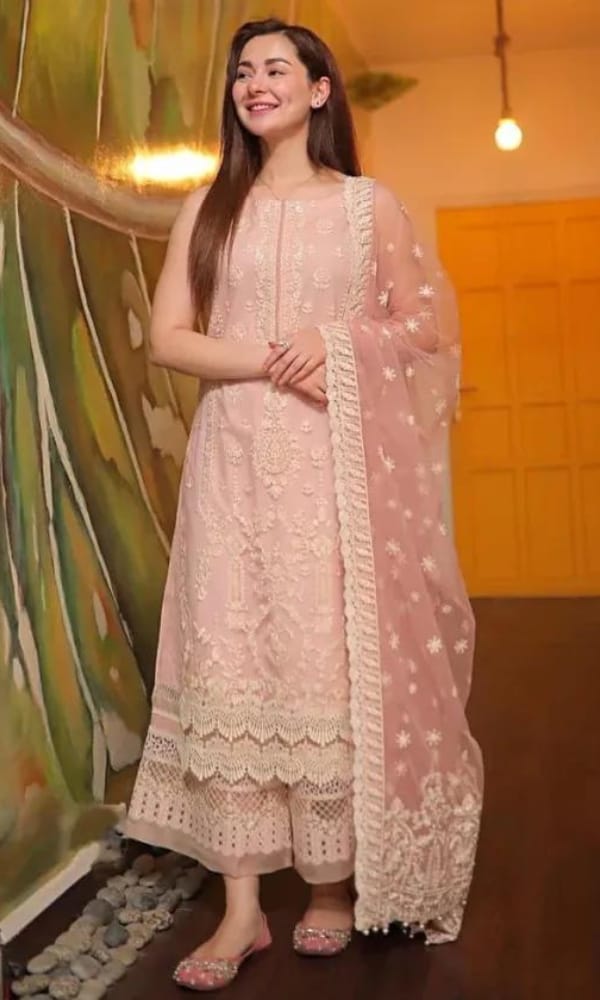 SIGNATURE LAWN EMBROIDERED 3PC SUIT - 423
